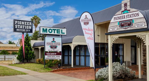 Pioneer Station Motor Inn - Foster Accommodation 0