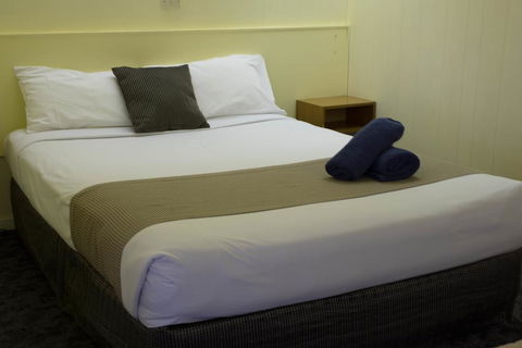 Pioneer Station Motor Inn - Foster Accommodation 2