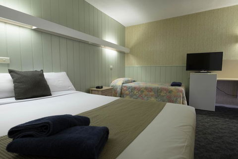 Pioneer Station Motor Inn - Foster Accommodation 3