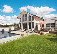 Play A Round - Foster Accommodation