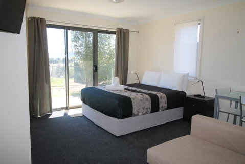 Poley Cow Studio - Foster Accommodation 2