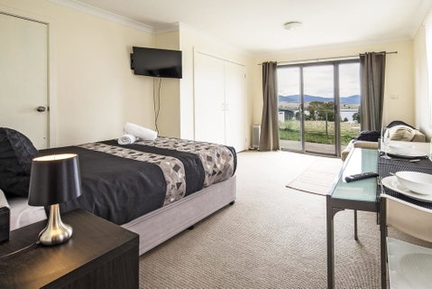 Poley Cow Studio - Foster Accommodation 0