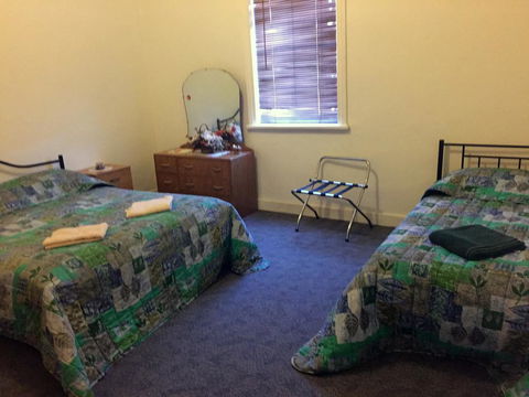 Port Wakefield Cottages - Foster Accommodation 1