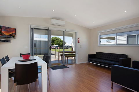 Portland Holiday Village - Foster Accommodation 2