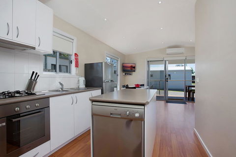 Portland Holiday Village - Foster Accommodation 3