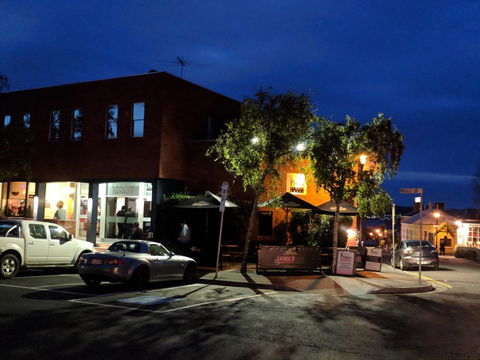Prince Of Wales Hotel - Foster Accommodation 0