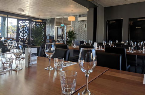 Prince Of Wales Hotel - Foster Accommodation 2