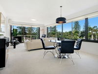 Private Apartment - Central Broadbeach