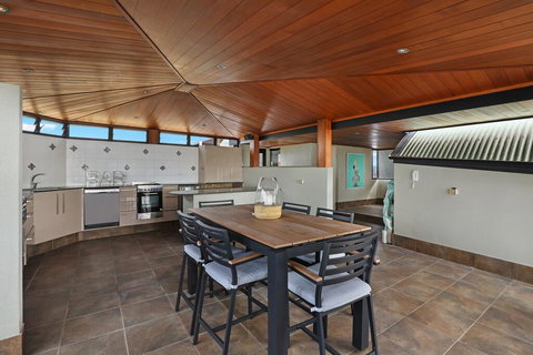 PRTFINO-THE ULTIMATE PENTHOUSE - Foster Accommodation 2