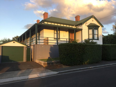 Pump Jack B&B - Foster Accommodation 0