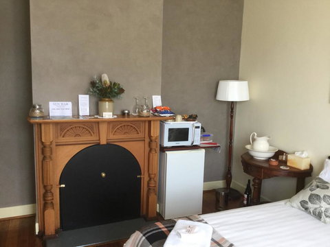 Pump Jack B&B - Foster Accommodation 3