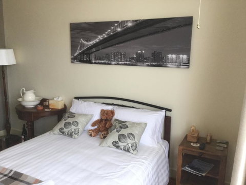 Pump Jack B&B - Foster Accommodation 2