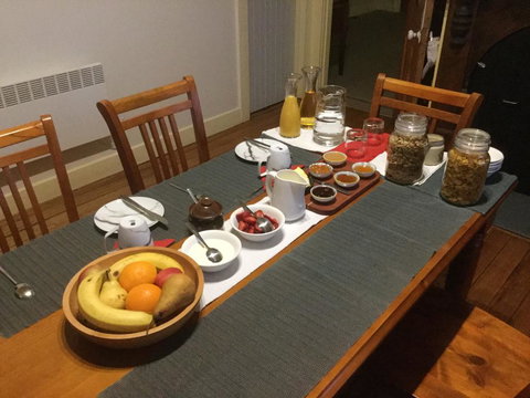 Pump Jack B&B - Foster Accommodation 1