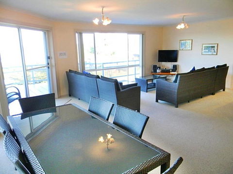 QUAYS 6 - Foster Accommodation 3