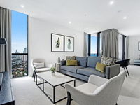 Qube Broadbeach - Luxury 2 Bedroom Ocean View