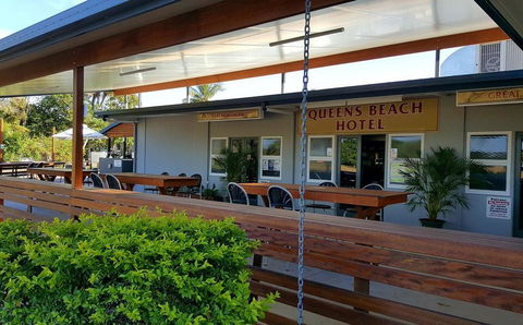 Queens Beach Hotel - Foster Accommodation 0