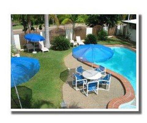 Queens Beach Hotel - Foster Accommodation 2