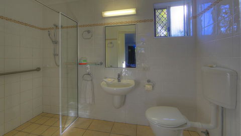 Queens Beach Tourist Village - Foster Accommodation 3