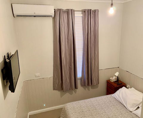 Railway Heritage Home - Foster Accommodation 0