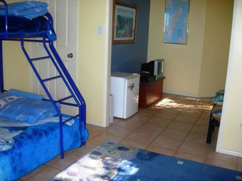 Rainbow Breezes 4 - Rainbow Beach, Townhouse With Breath-taking Ocean Views To Fraser Island - Foster Accommodation 3