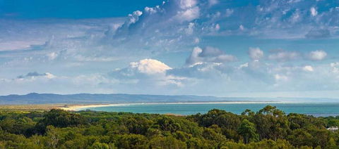 Rainbow Breezes 4 - Rainbow Beach, Townhouse With Breath-taking Ocean Views To Fraser Island - Foster Accommodation 1