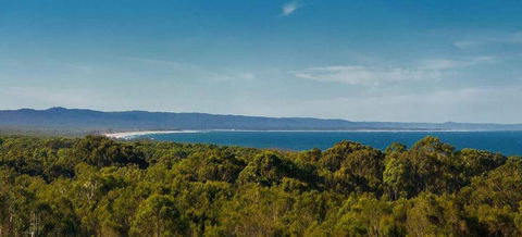 Rainbow Breezes 4 - Rainbow Beach, Townhouse With Breath-taking Ocean Views To Fraser Island - Foster Accommodation 2