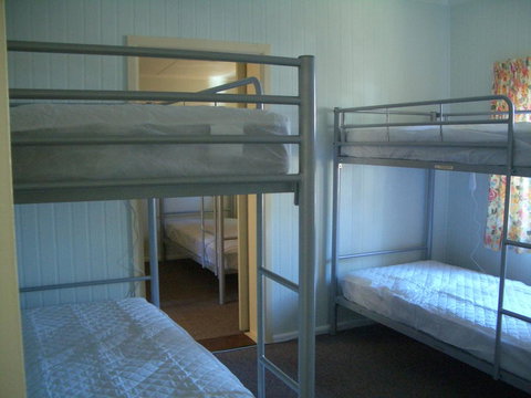 Rainbow Pines Tourist Caravan Park - Foster Accommodation 2