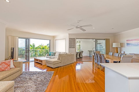 Rainbow Towers 2 - Rainbow Beach, High On The Hill, Panoramic Views, Wi-Fi - Foster Accommodation 3