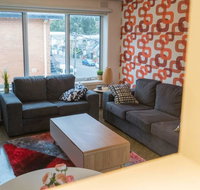 Rare  Spacious Apt W/ City Views Close to CBD/MCG Free Wi-Fi  Carpark  Netflix - Foster Accommodation