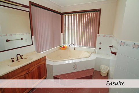 Ray Of Sunshine - Waterfront Reserve - Foster Accommodation 3