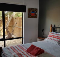 Red Ochre - Large 1BR with Private Courtyard - Foster Accommodation
