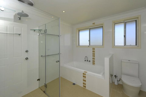 Reef Close, 1/2 - Foster Accommodation 1