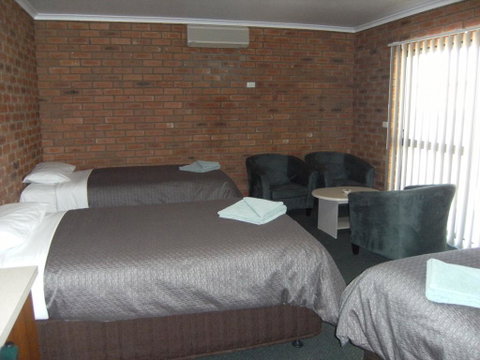 Regency Court Motel - Foster Accommodation 2