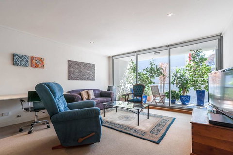Relaxed Apartment In Camperdown - Foster Accommodation 2