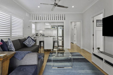 Relaxed Clovelly Beach Home - Parking - Cloey6 - Foster Accommodation 3