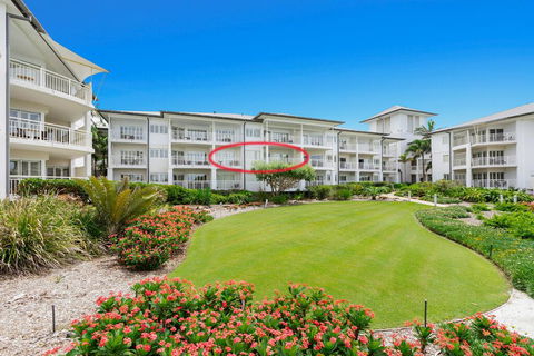 RESORT ON THE BEACH 5215 - OCEAN GLIMPSES - Foster Accommodation 0