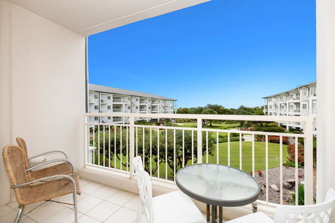 RESORT ON THE BEACH 5215 - OCEAN GLIMPSES - Foster Accommodation 3