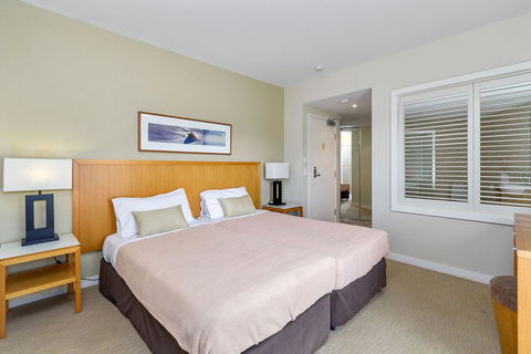 RESORT ON THE BEACH 6126-27 - Foster Accommodation 1