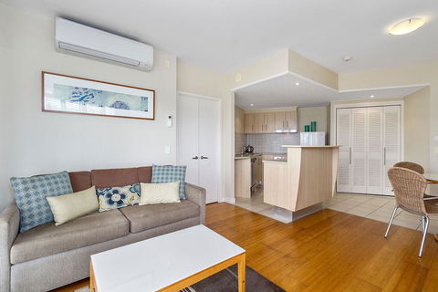 RESORT ON THE BEACH 6126-27 - Foster Accommodation 2