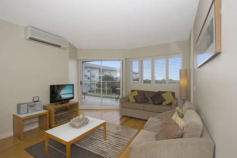 Resort On The Beach With Ocean Glimpses 5214-15 - Foster Accommodation 1
