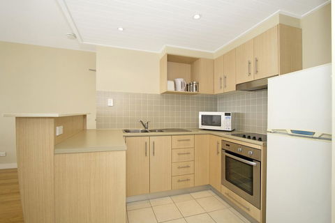 Resort On The Beach With Ocean Glimpses 5214-15 - Foster Accommodation 0