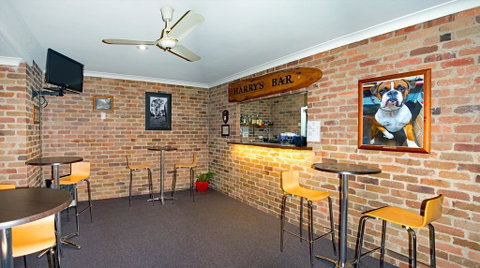 Rest Point Motor Inn - Foster Accommodation 2