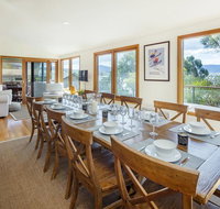 Rimrock - Superior waterfront home - Foster Accommodation