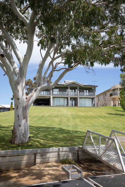 River Devine - Foster Accommodation 3