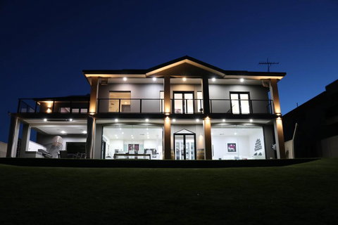 River Devine - Foster Accommodation 1