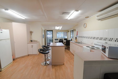 Riverfront Getaway - Mannum - Foster Accommodation 2