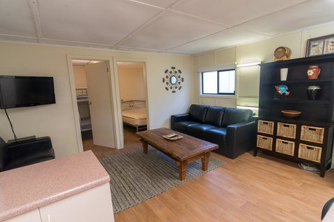 Riverfront Getaway - Mannum - Foster Accommodation 3