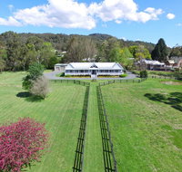 Rivermist - Luxury 6 bedrooms  6 bathrooms - Foster Accommodation