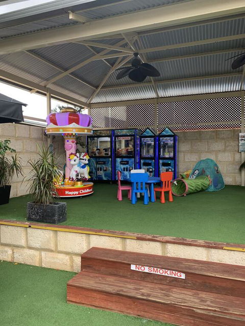 Riverside Hotel - Foster Accommodation 0