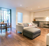 RIVERSIDE RICHMOND LARGE 1 BEDROOM POOLPARKINGNETFLIX - Foster Accommodation